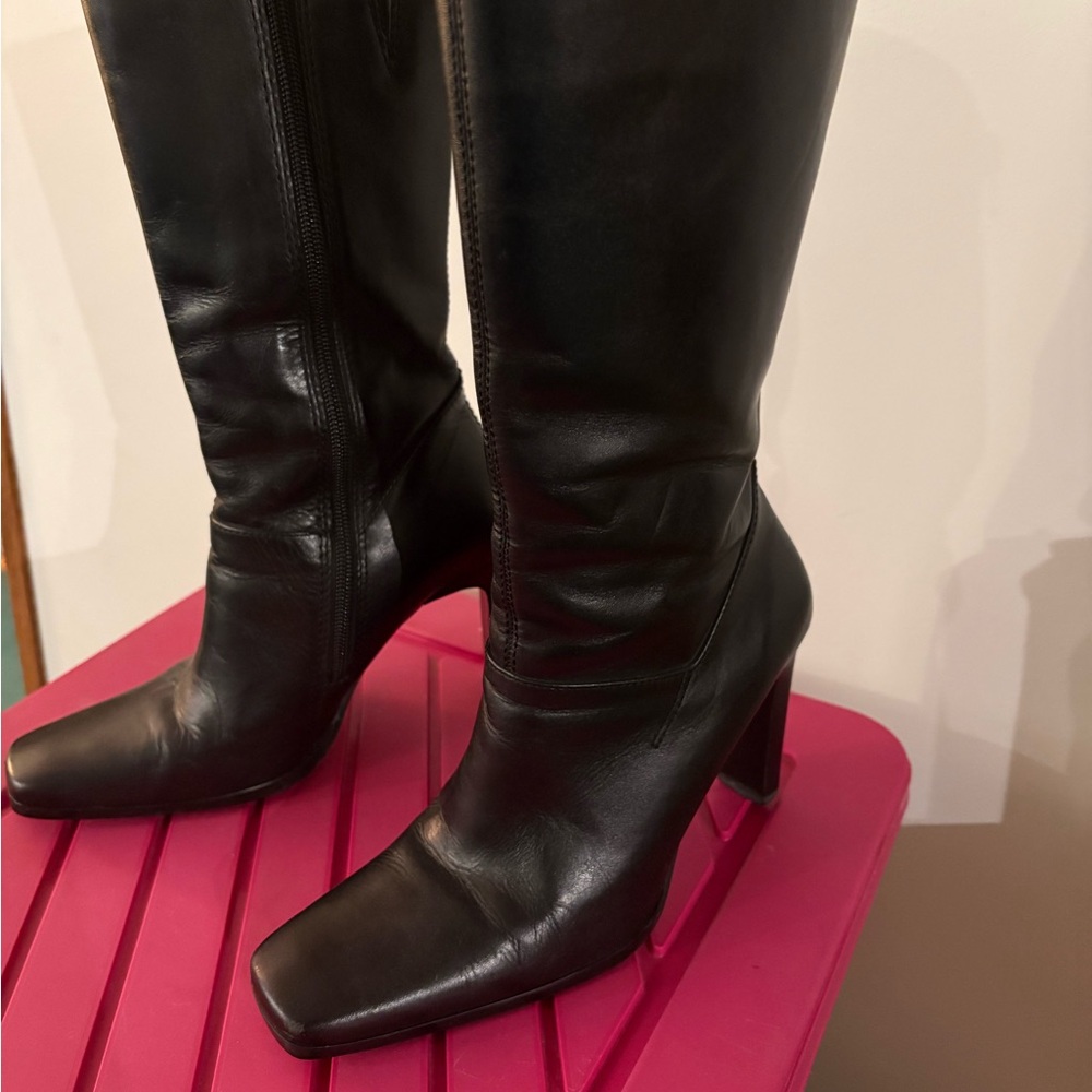 White Mountain Black Heeled Boots